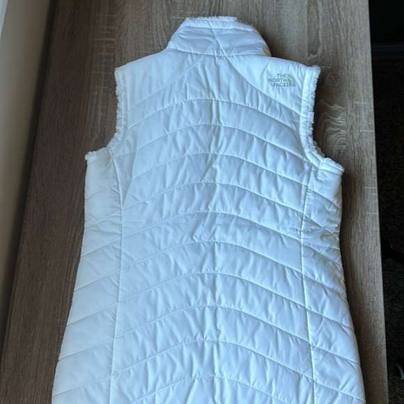 The North Face White Fur Lined Vest Size XS - Picture 5 of 5